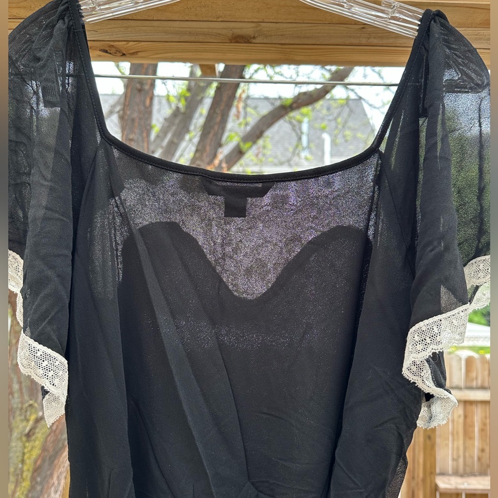 Banana Republic NWT Black Ivory Lace Flowy Tie Waist Top Blouse Large - Picture 12 of 16